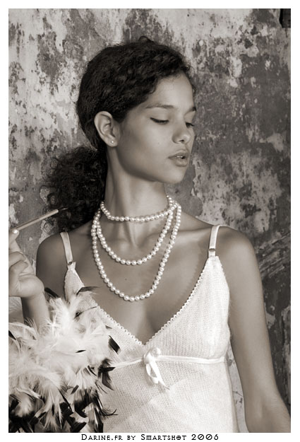 Darine by Smartshot 7009sepia